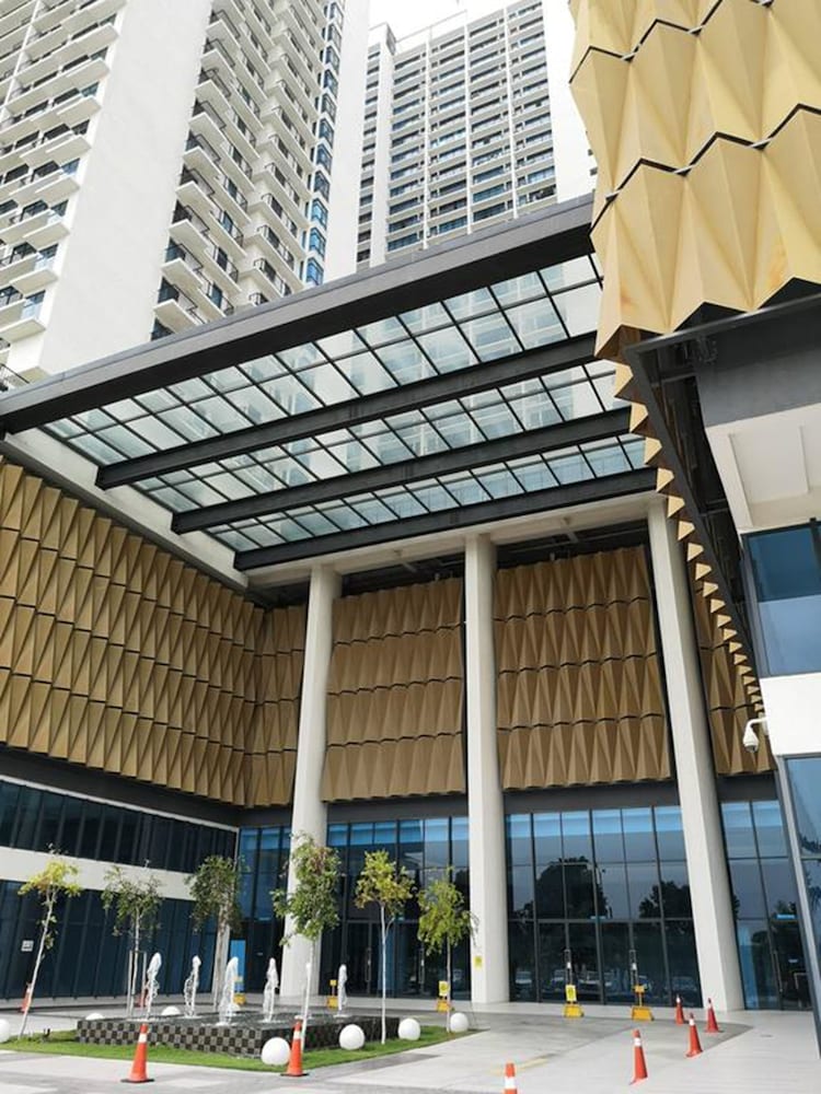 Machome GuestHome at Trefoil Setia City photo 1