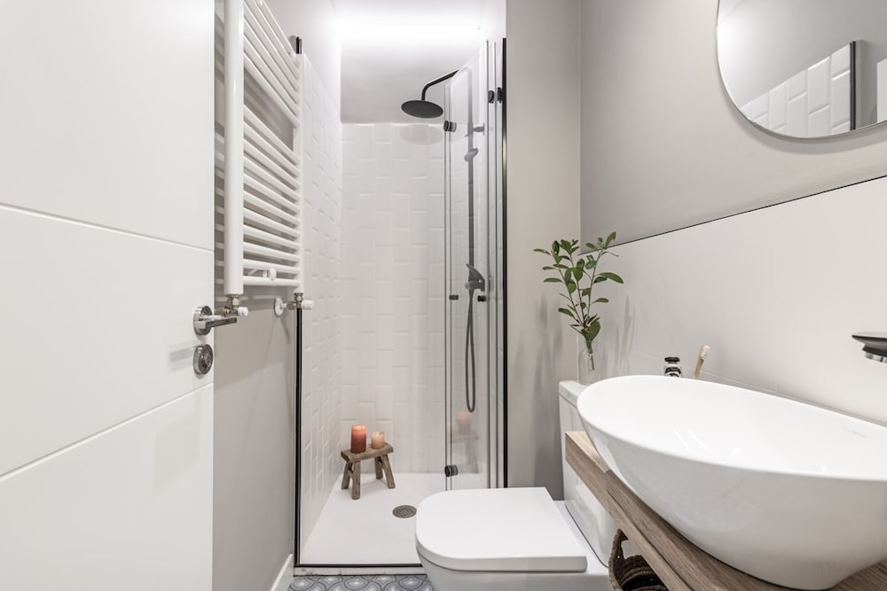 Eriste - 2 Bedrooms in Malasa a