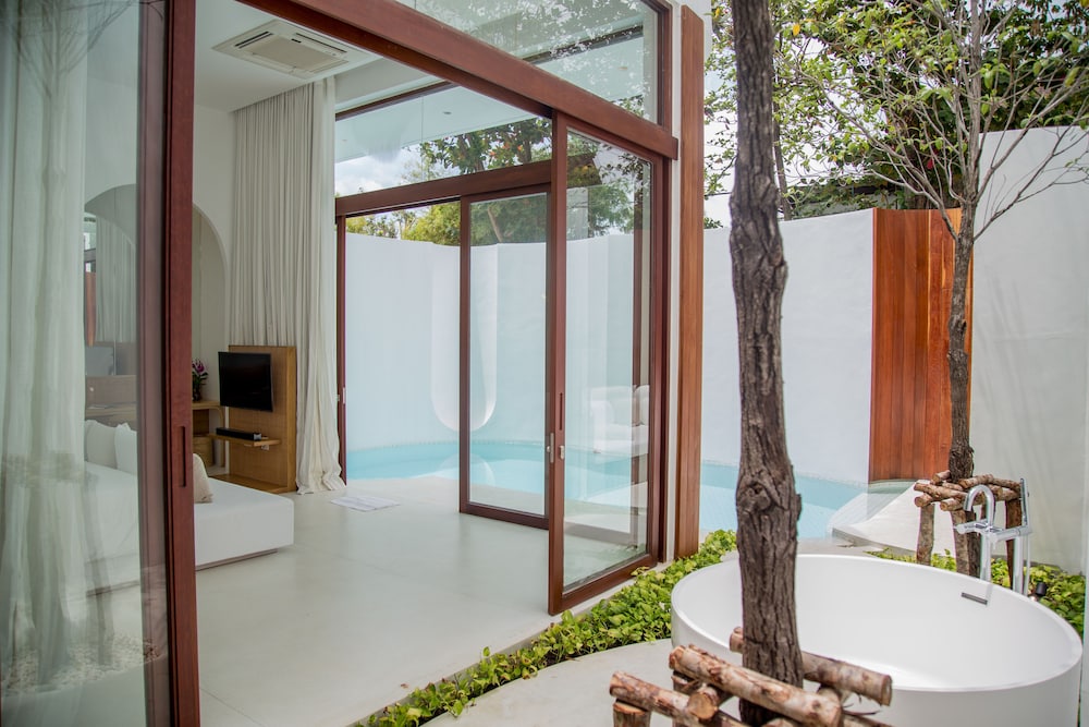 SALA Samui Chaweng Beach Resort