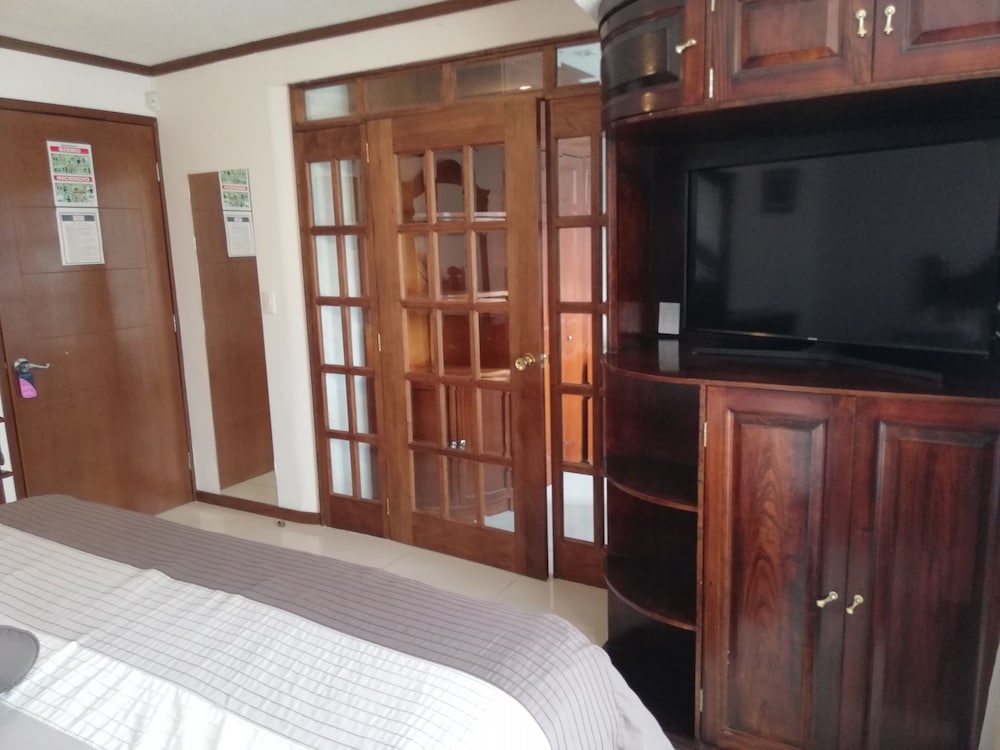 La Aurora Hotel like Home