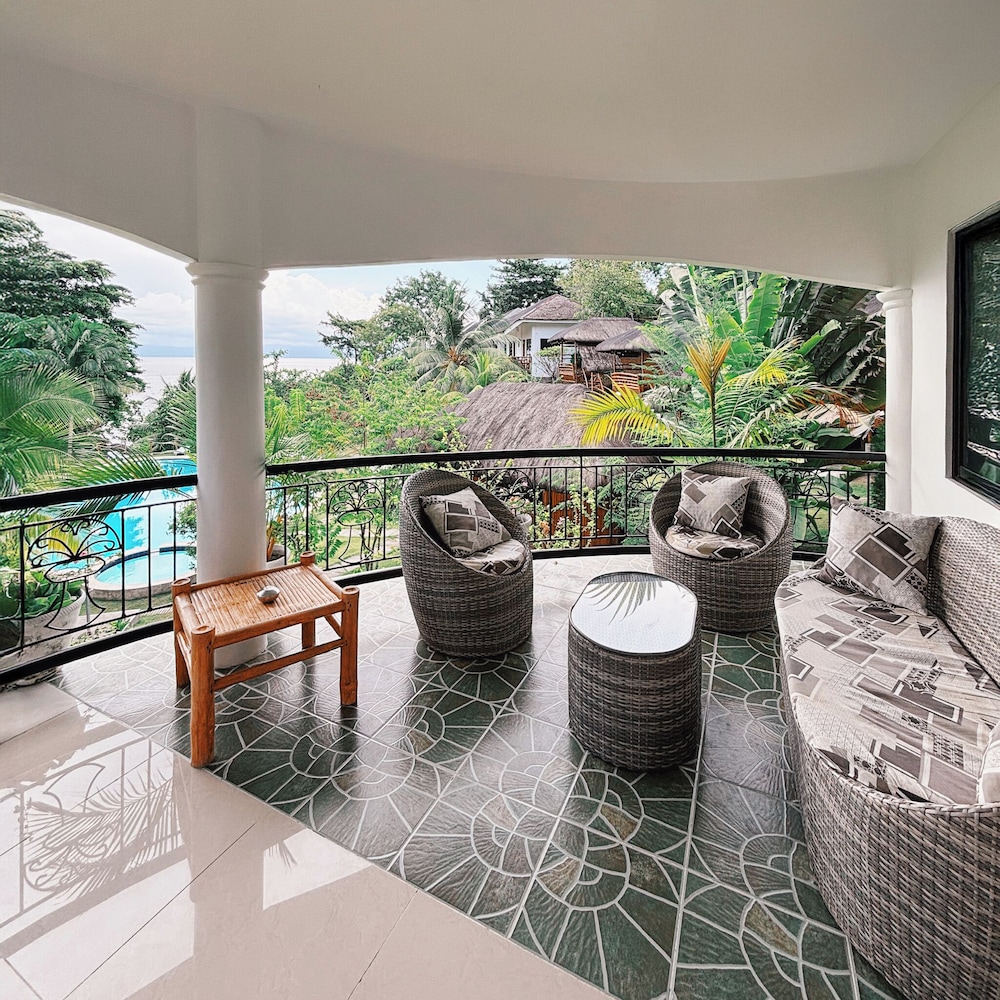 Cuestas Beach Resort & Restaurant