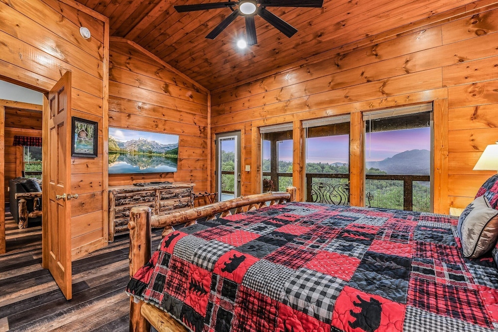 Panoramic Pointe 2 Bedroom Cabin