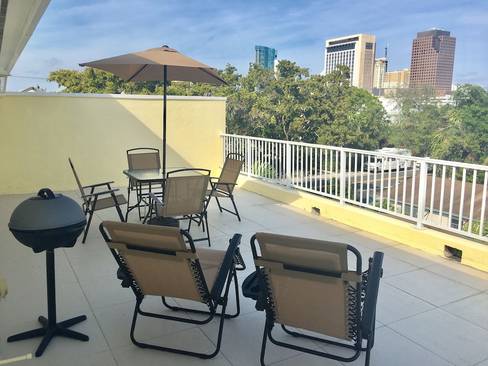 4BR Townhouse 906 by Ideal Experience VR - Image 5