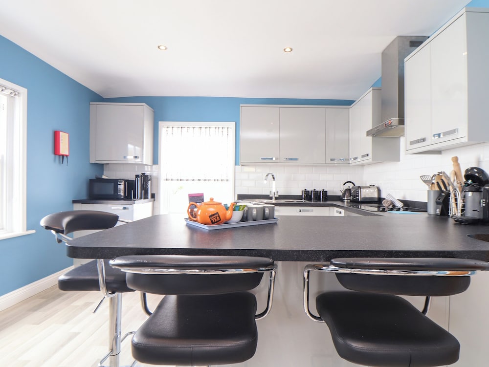 Flat 2 Niles Place