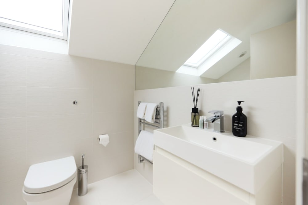 The Latimer Wonder - Stunning 5bdr House With Garden