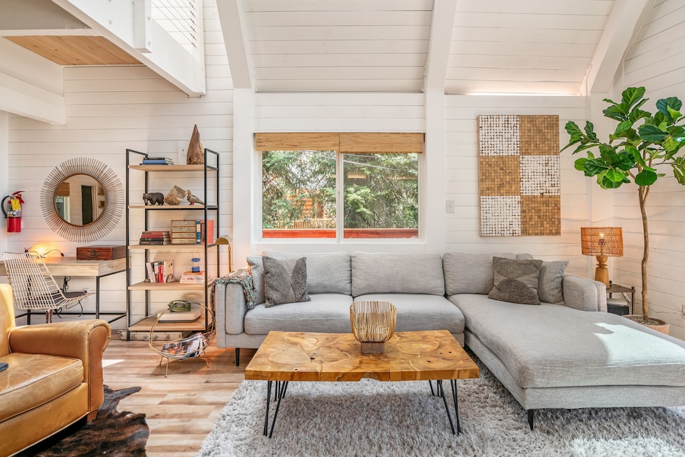 Oak and Luna by Avantstay Beautiful Big Bear Home w Hot Tub Home Theatre Ping Pong