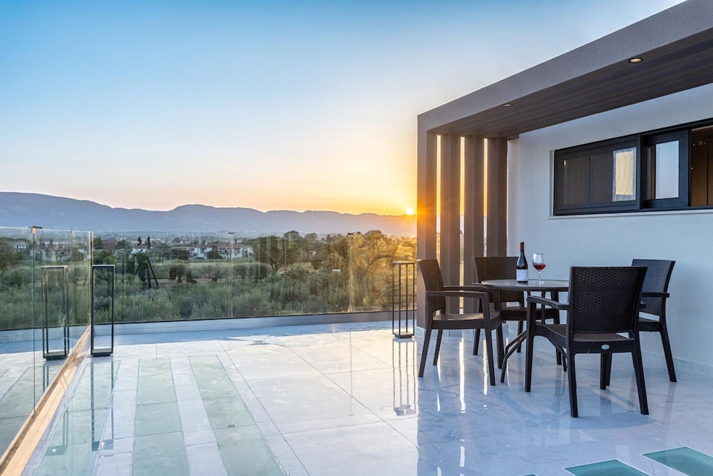 Villa Infinity Theo With 4 Bedrooms and 4 Bathrooms
