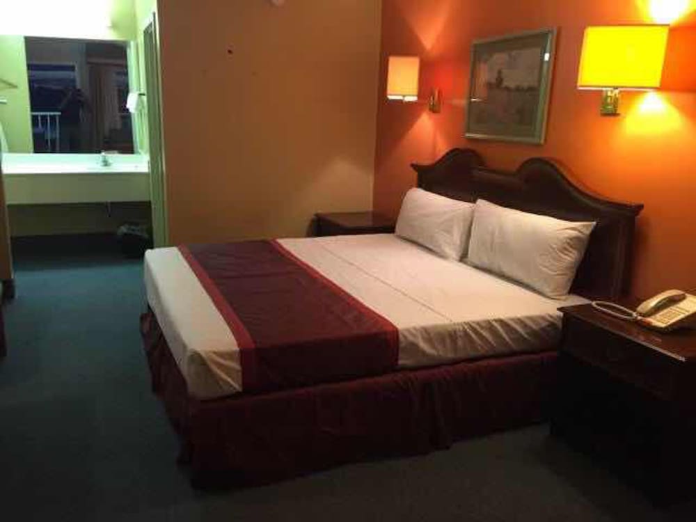 Motel 6 Bracey, VA – I-85 view 2