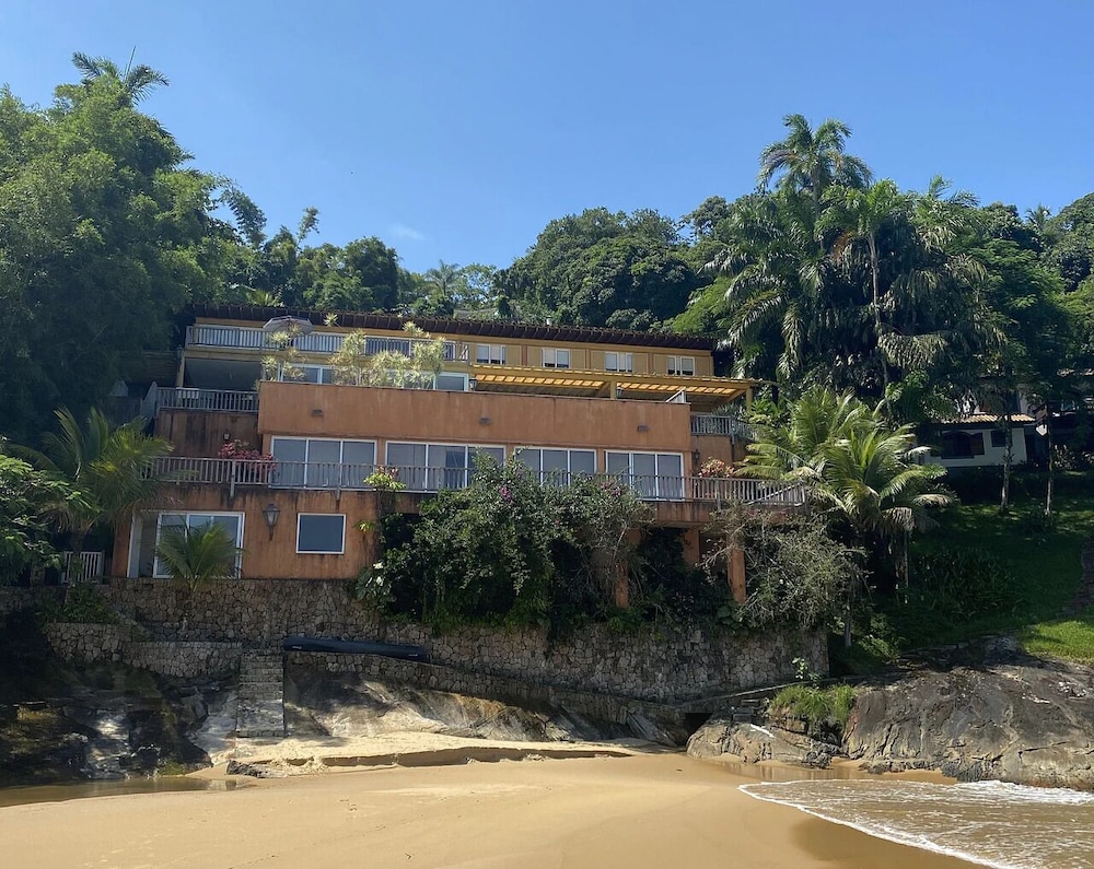 Red Beach Mansion