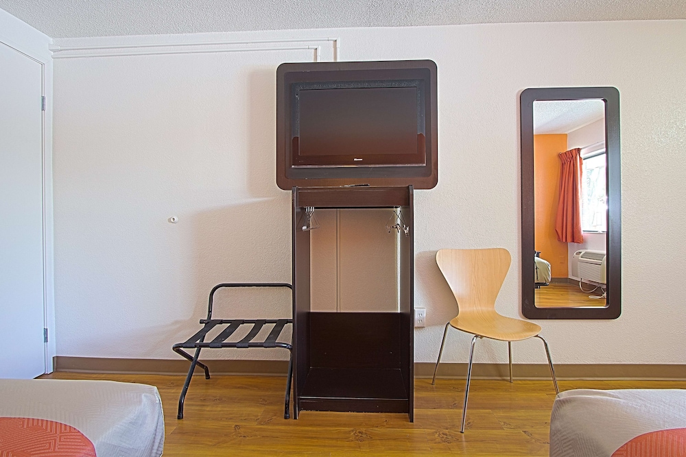 Motel 6 East Brunswick, NJ