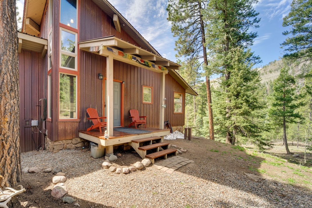 Bayfield Cabin w/ Hot Tub & Striking Mountain View view 4