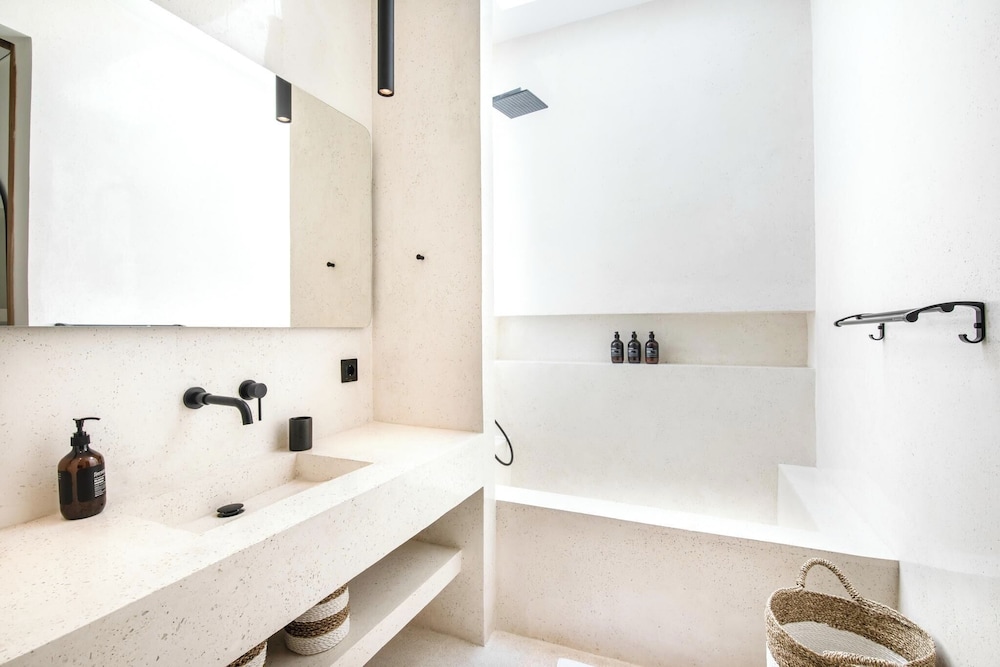 Chic 2BR Villa, 5min to Bingin's Coastal Bliss