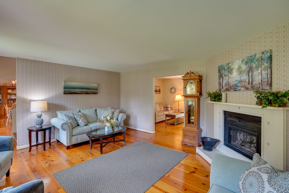 Pittsfield Home w/ Deck - 12 Mi to Jiminy Peak!