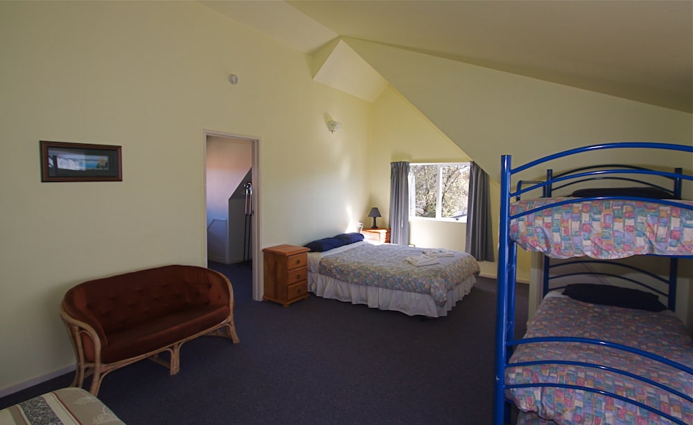 Howard's Lodge - Hostel view 3