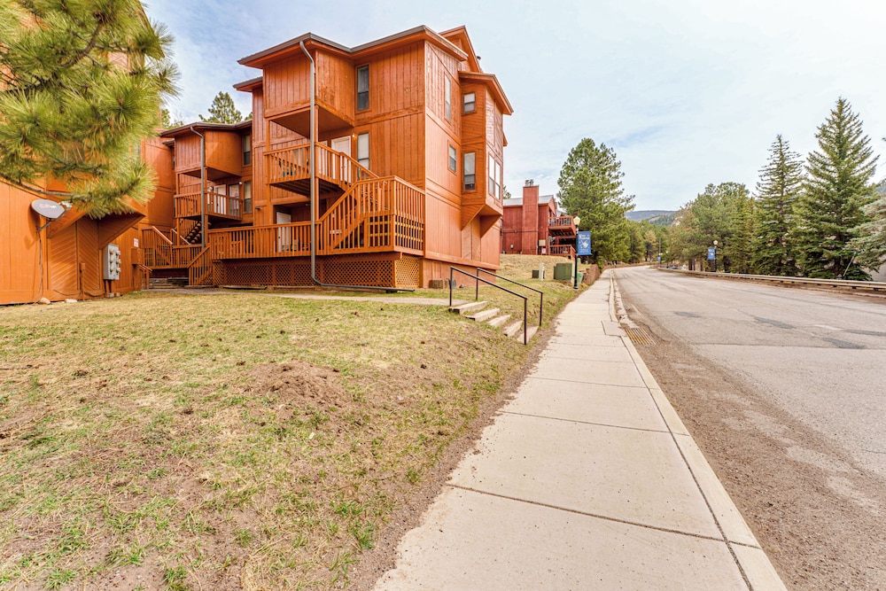 2 Blocks to Angel Fire Resort: Family Condo