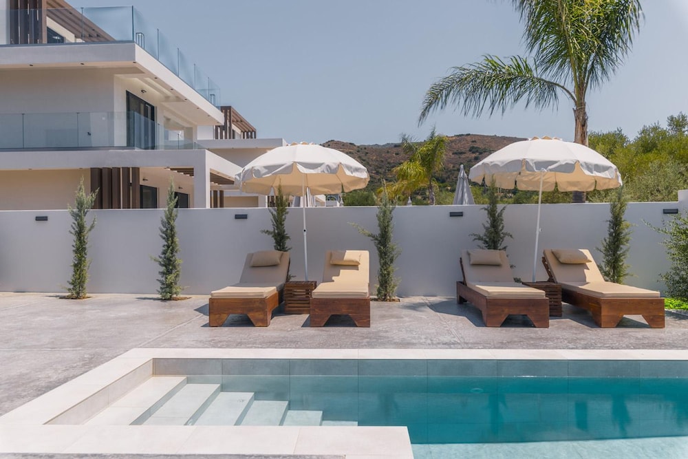 Villa Infinity Theo With 4 Bedrooms and 4 Bathrooms