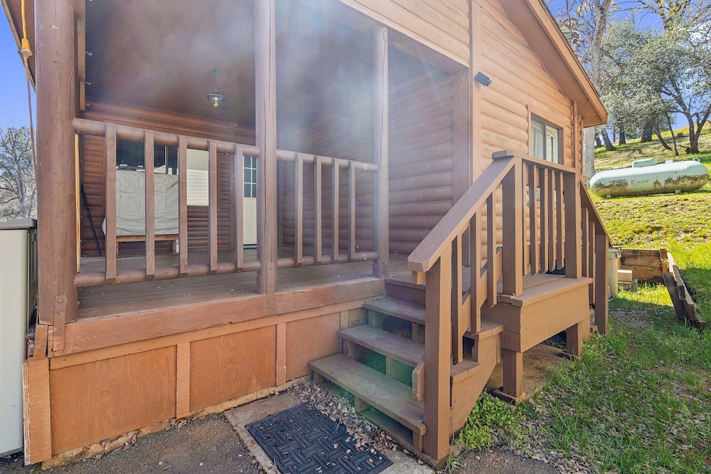Lincoln Lodge 2 Bedroom Cabin by Yosemite Region Resorts