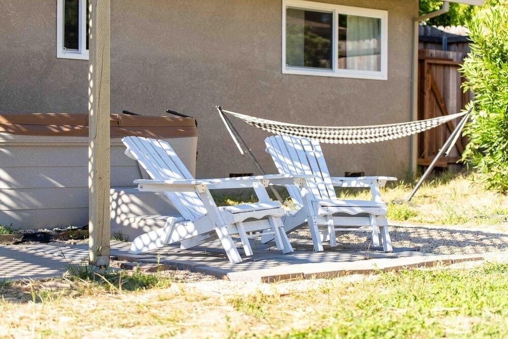 Close To River & Wineries, 2br Cottage With Hottub 2 Bedroom Home by Redawning view 3