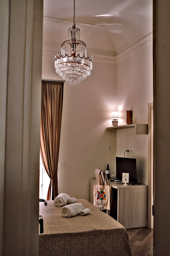 Kéramos Luxury Rooms