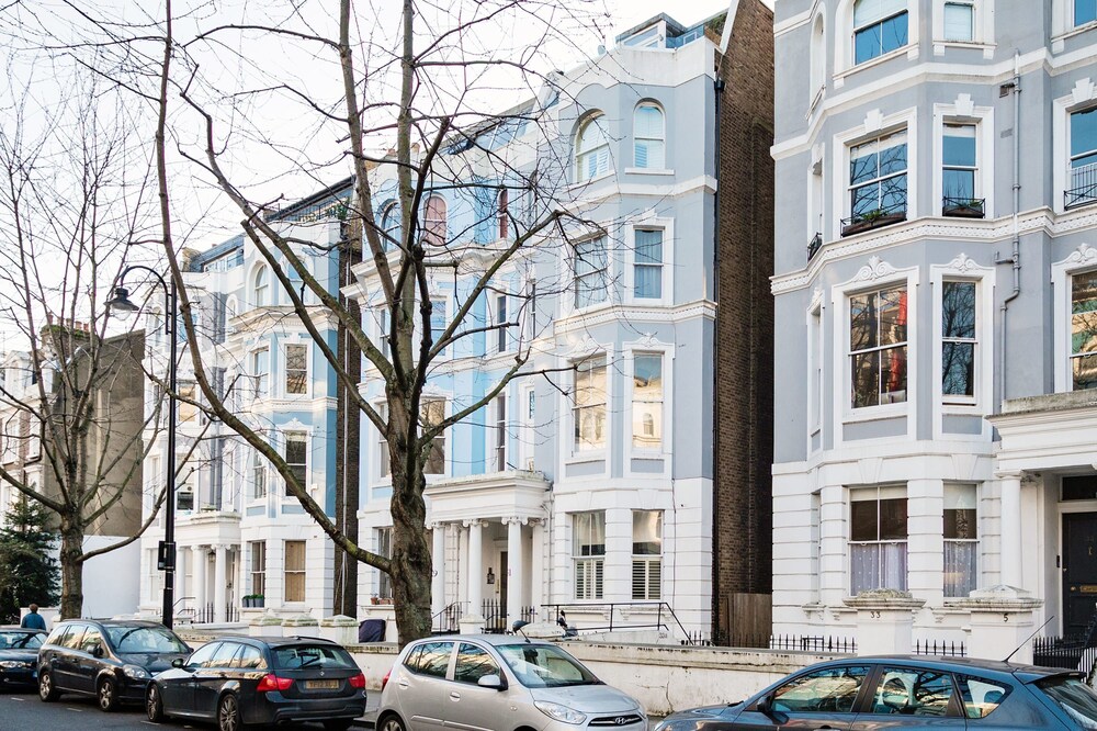 Notting Hill 2 Bed With Sauna - by Out of Office Lifestyle