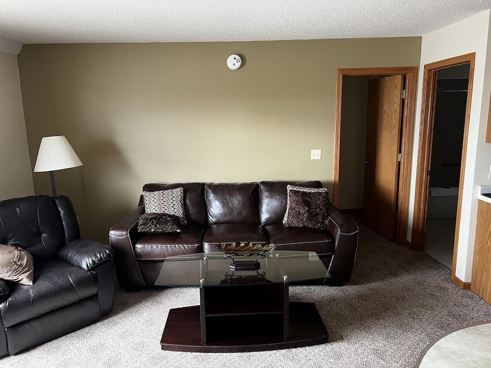 Budget Host Inn & Suites