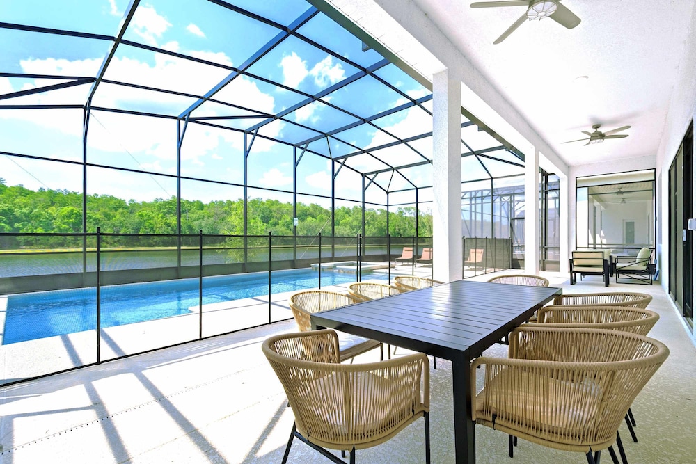 Magical 15-bedroom Villa Game Room, Theater & More!