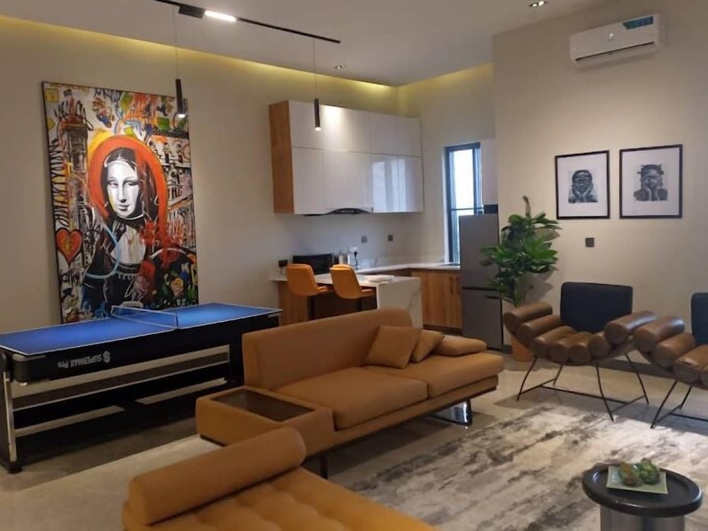C33 Apartment And Suites