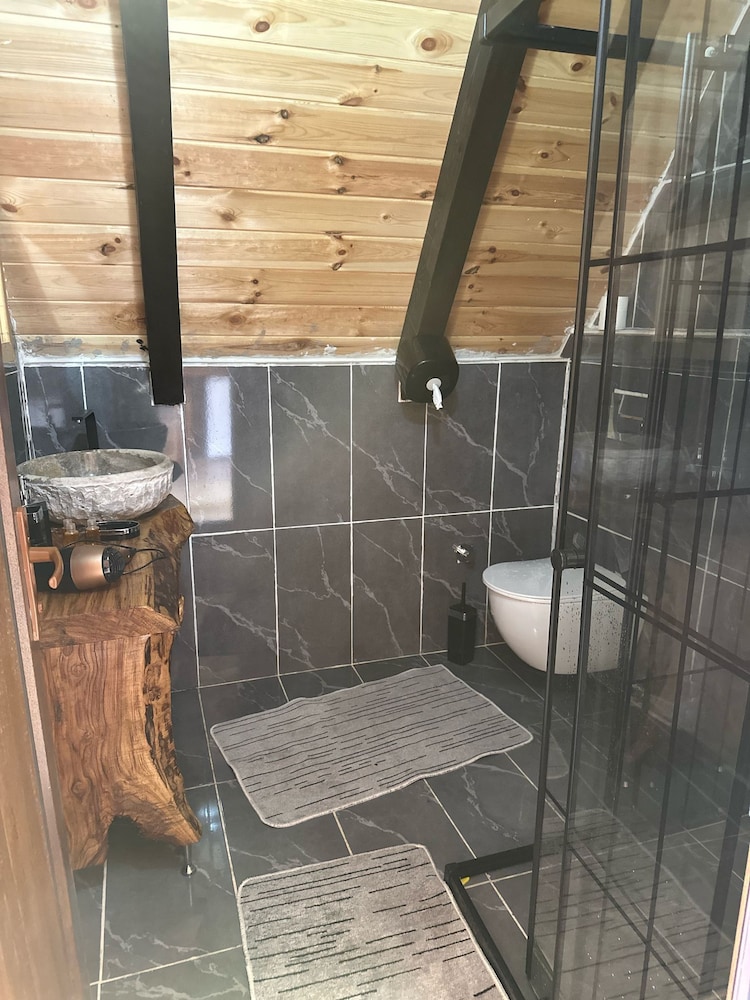 Bardi Suit Bungalov