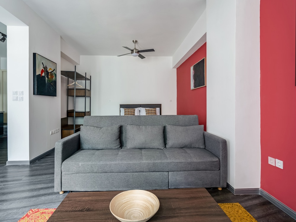 Sanders Center - Lovely Studio Apartment photo 2