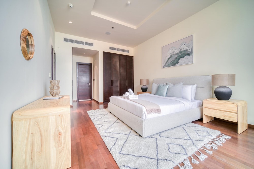 Splendid Sea View Apartment on Palm Jumeirah
