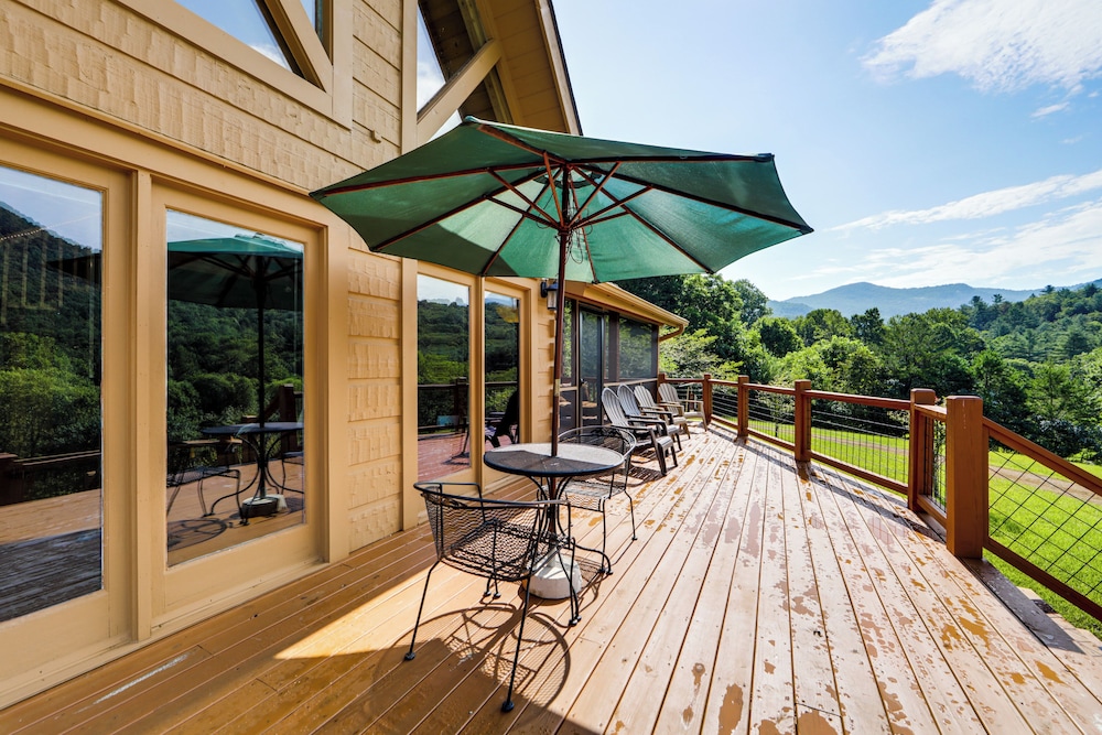 Panoramic Mountain Views & Decks: Franklin Cabin!