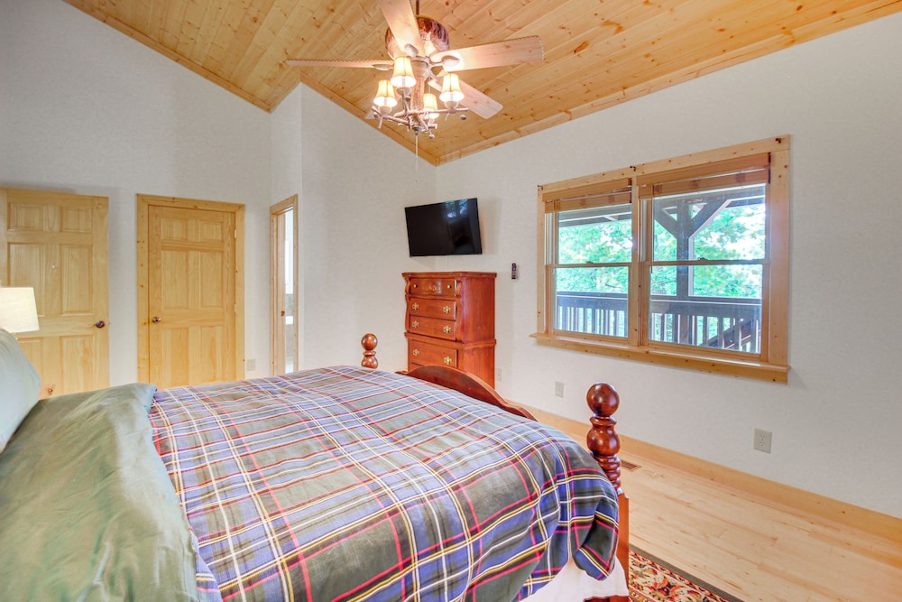North Georgia Mountains Cabin w/ Beach Access