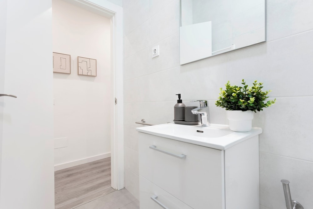 Exclusive 4BD Apartment. Abada