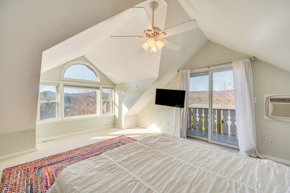 1 Mi to Story Land: Spacious Home w/ Mtn Views!
