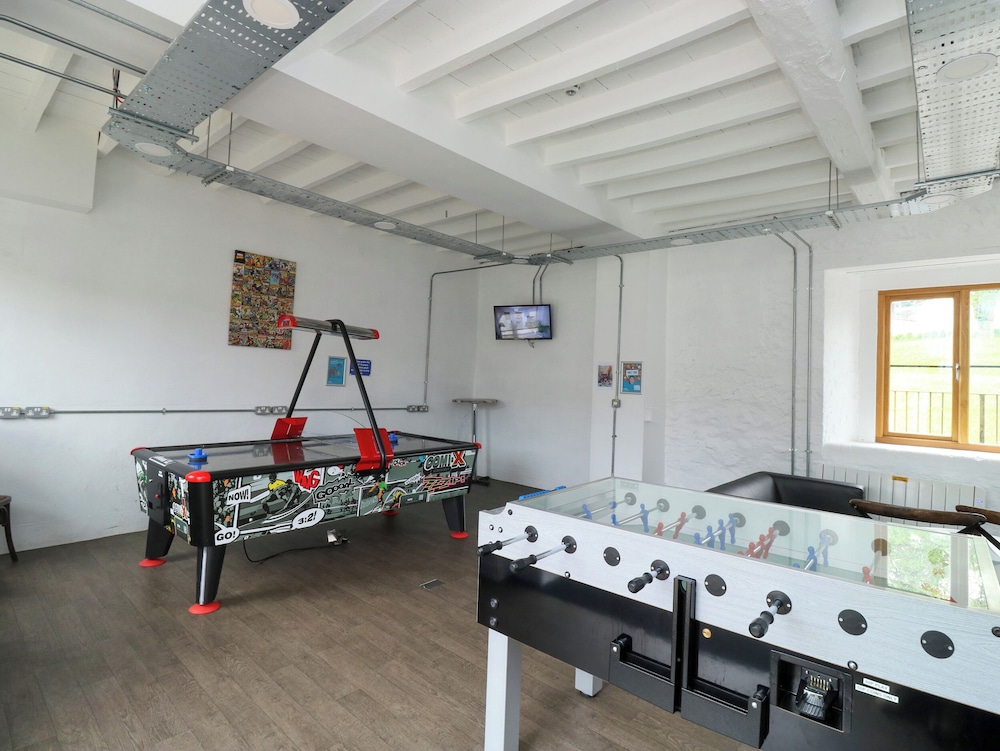 Harcombe House Bungalow 11