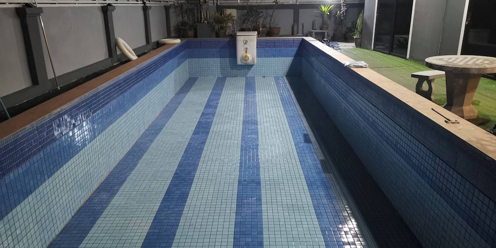 Stardome Pool House of Absolute Privacy