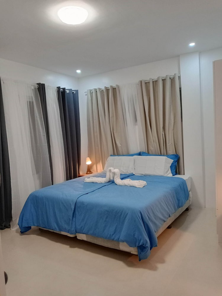Oia Suites