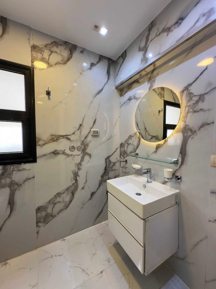 Madinaty Modern 3BR with Garden Views