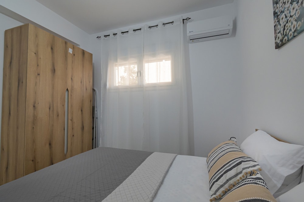 Kyranna Apartment 2 by Rentalspro photo 3
