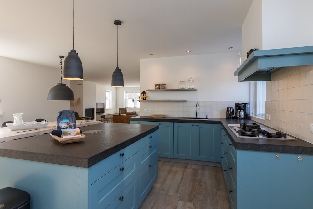 Holiday Home for 8 near Seaside Resort of Oostkapelle-Vrouwenpolder