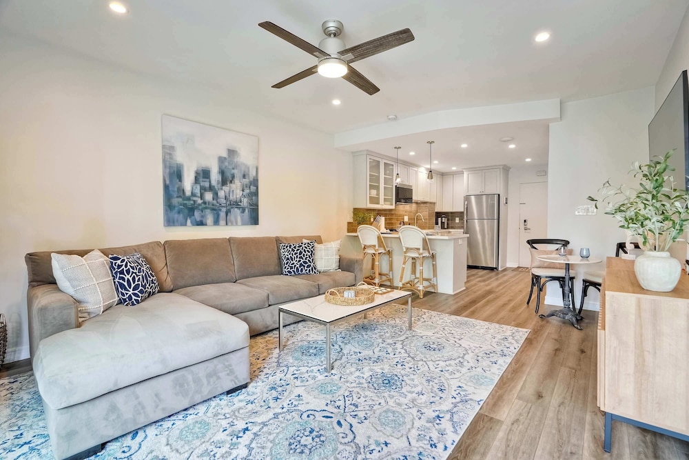 La Costa Comfort - Resort-style Living for 2