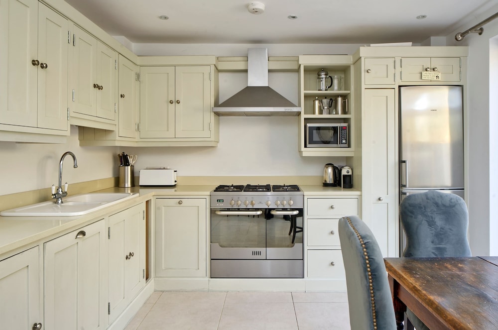 Stunning 3 bed Home With Garden - Wandsworth