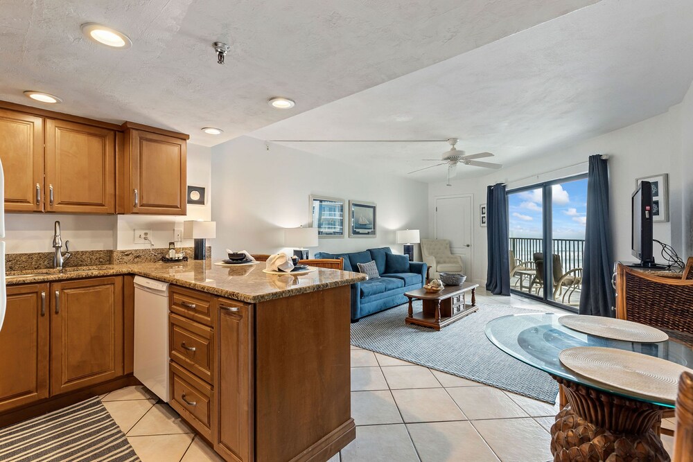 Ocean View Suite w Pool Hot Tub Beach Access view 3