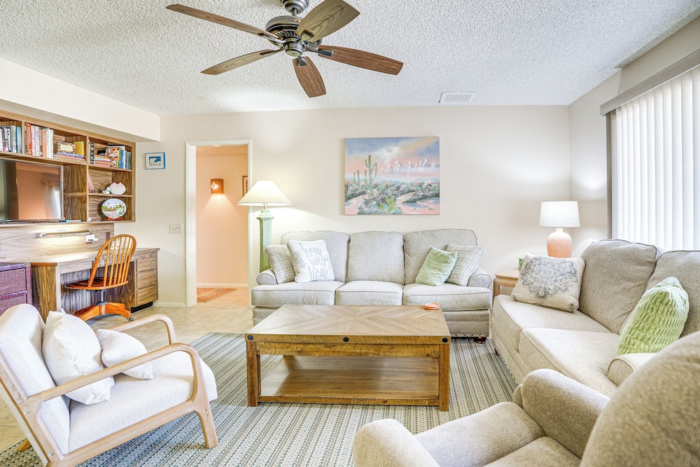 Walk to Golf Course: 55-plus Home in Sun City West