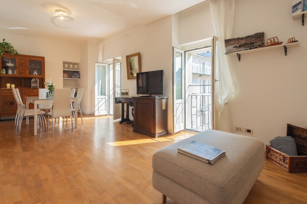 Linda Apartments by Rent all Como