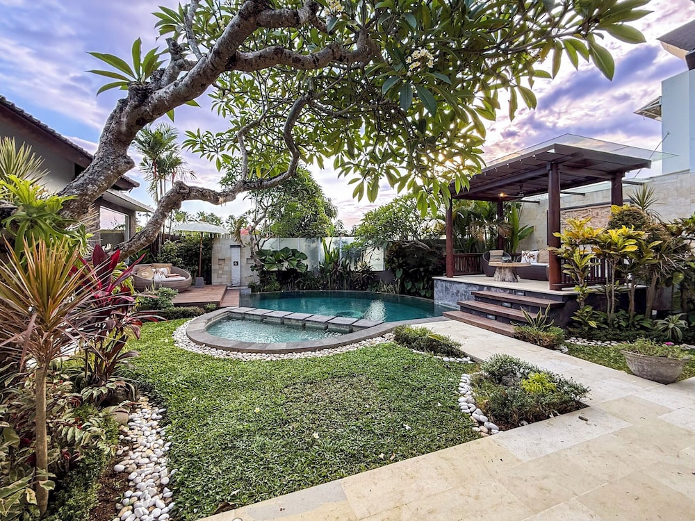 Villa St Calyx by DVH Luxe Retreats 3BR