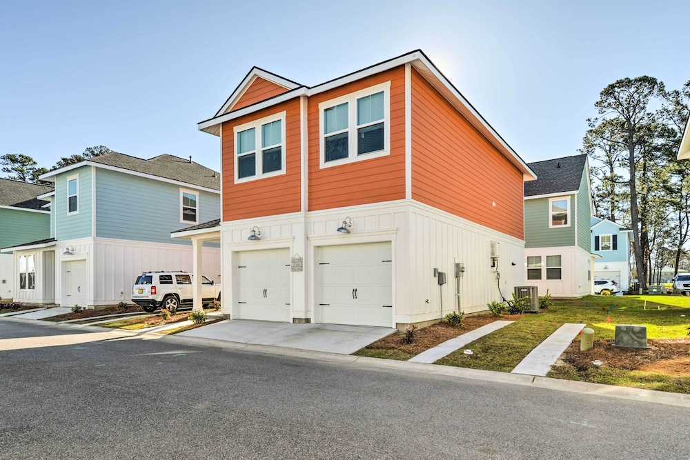 Colorful Myrtle Beach House: 2 Mi to Beaches!