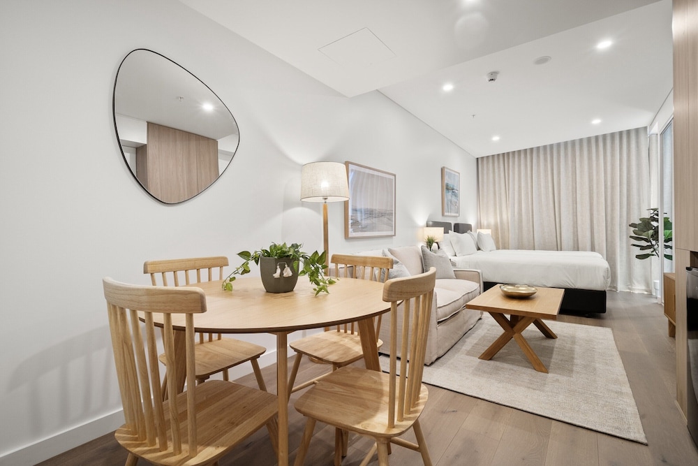 Bright Studio Stay in North Fremantle With Views
