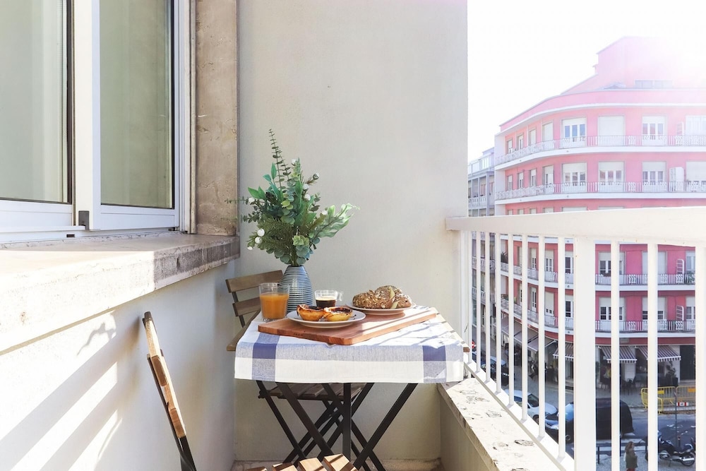 Almirante Balcony by Homing view 3