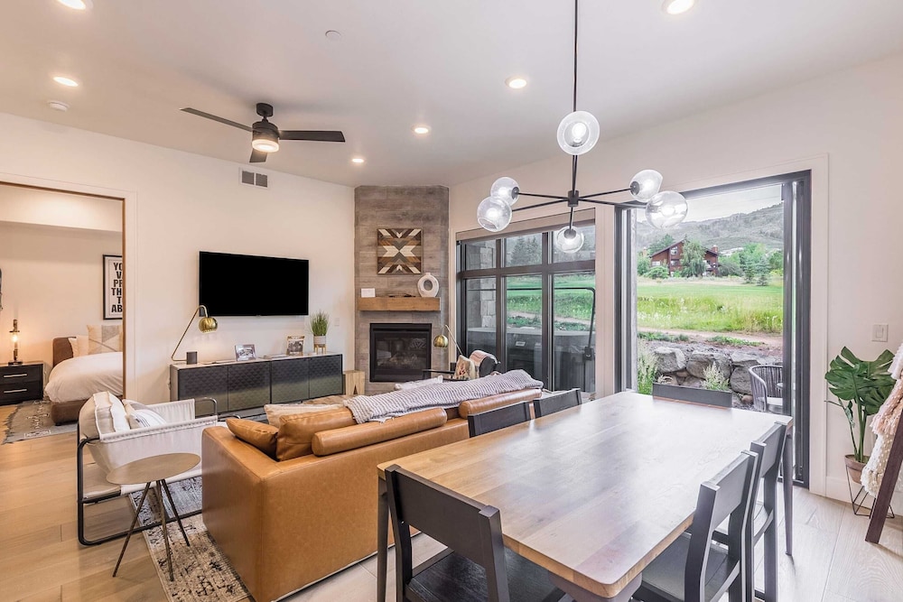 Slope Sight by Avantstay A+ Location w/ Hot Tub